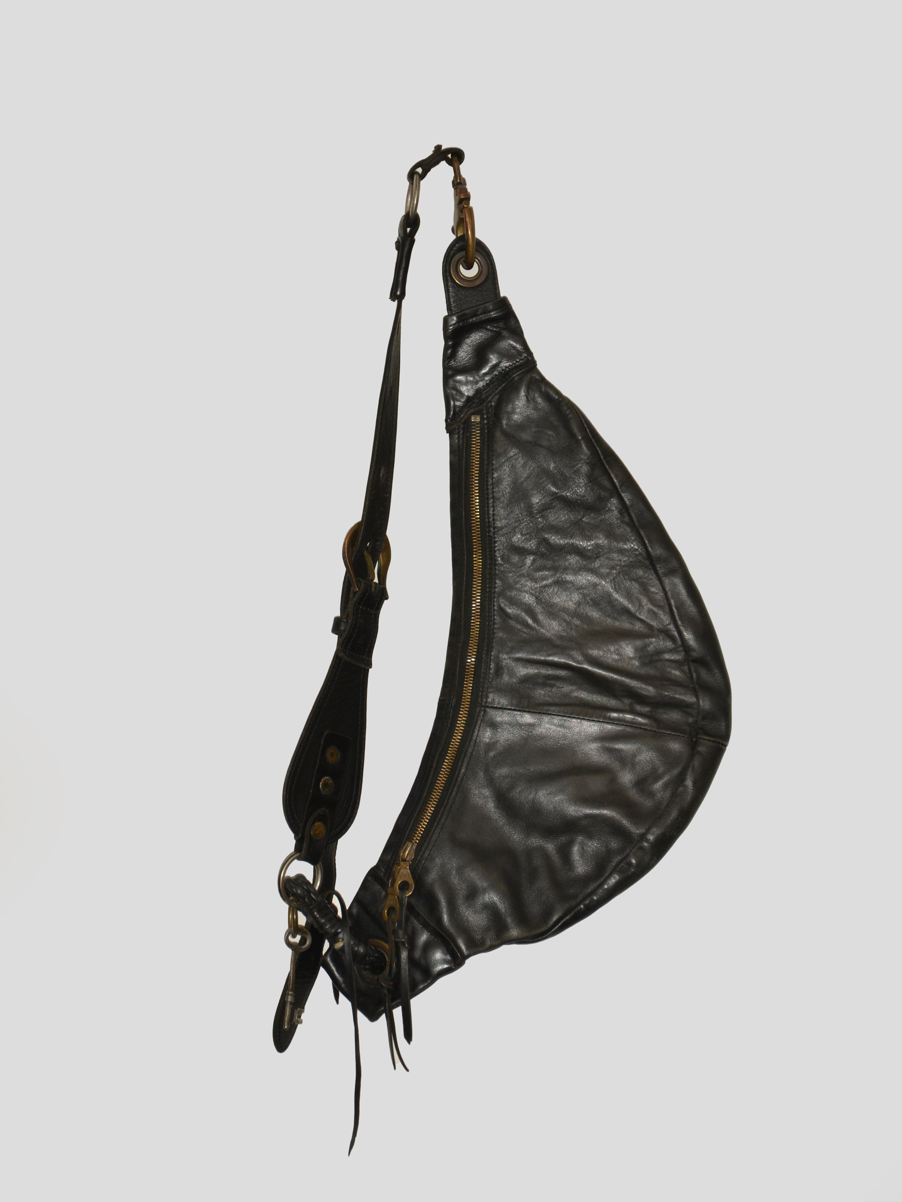 Alfredo Bannister Vintage Leather Crossbody Sling Bag | COMMUNE