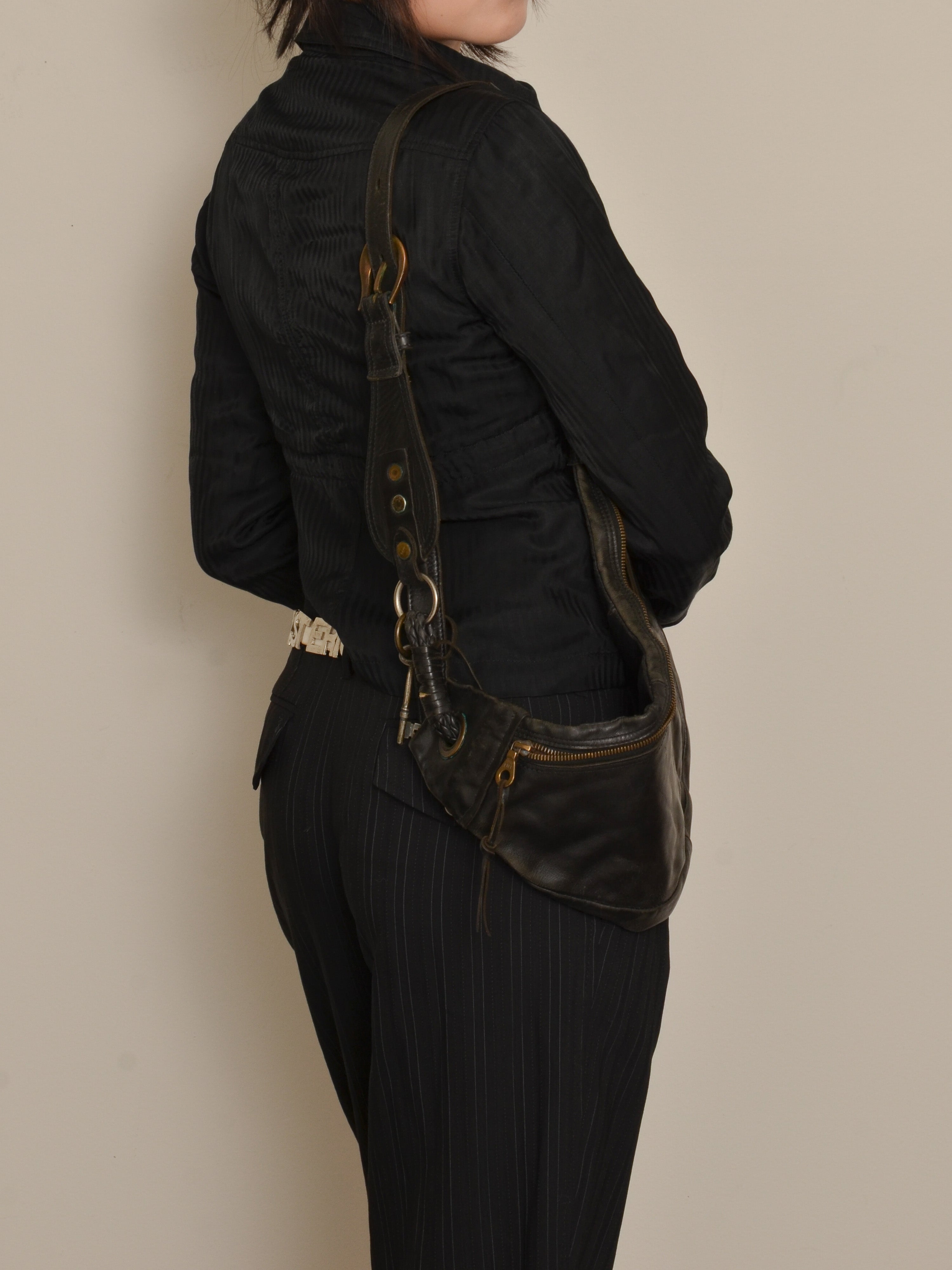 Alfredo Bannister Vintage Leather Crossbody Sling Bag | COMMUNE