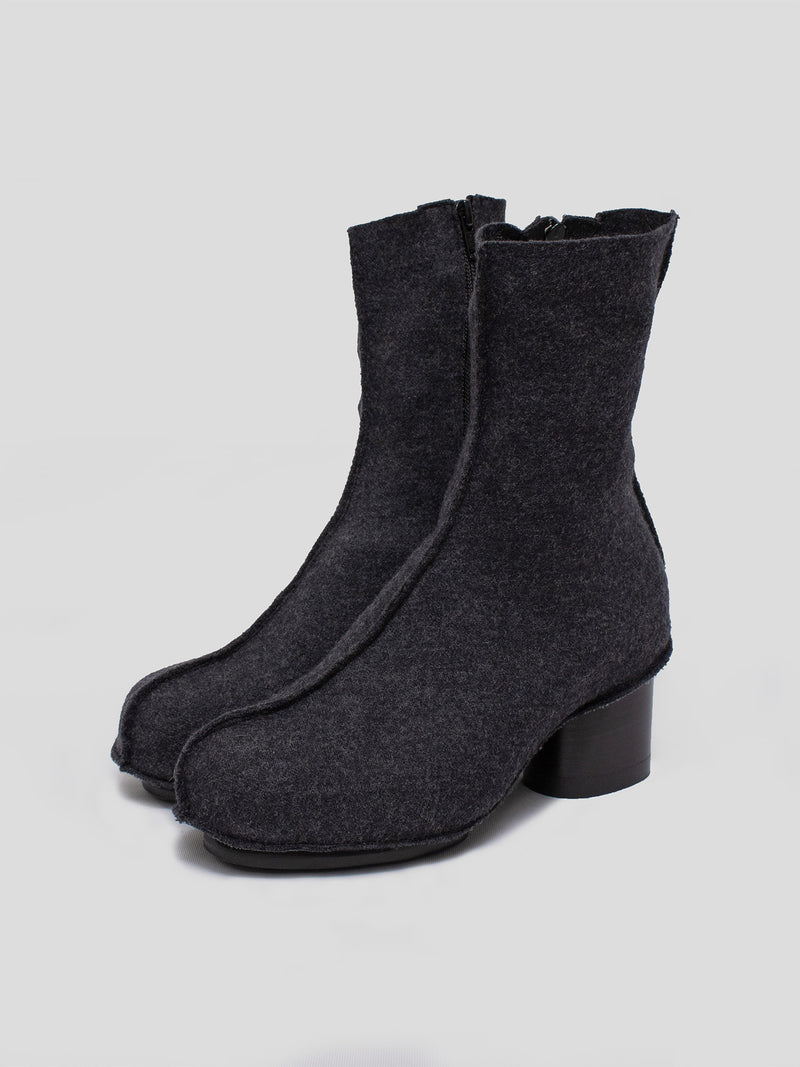 AW09 Sock-Overlay Leather Pumps