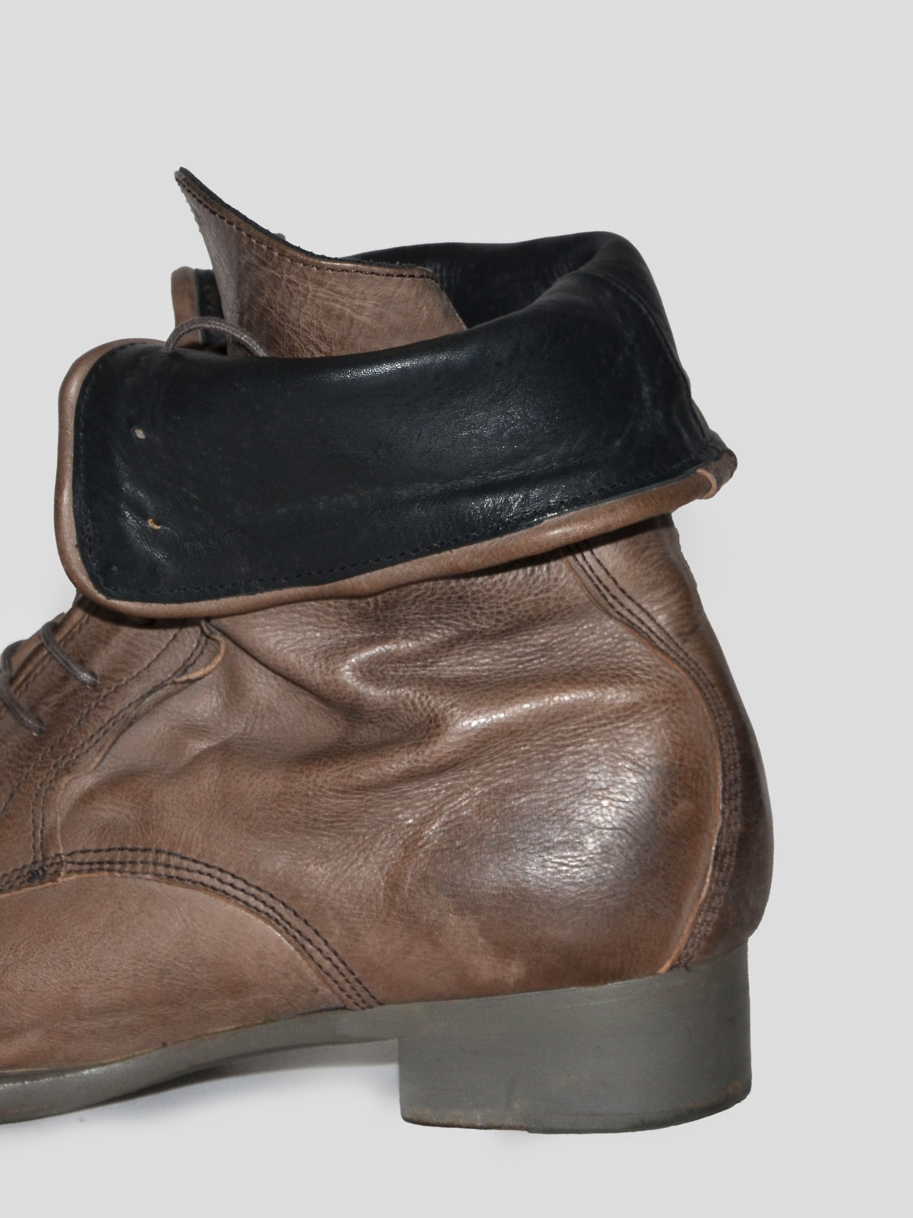 2000s Metal-wired Boots