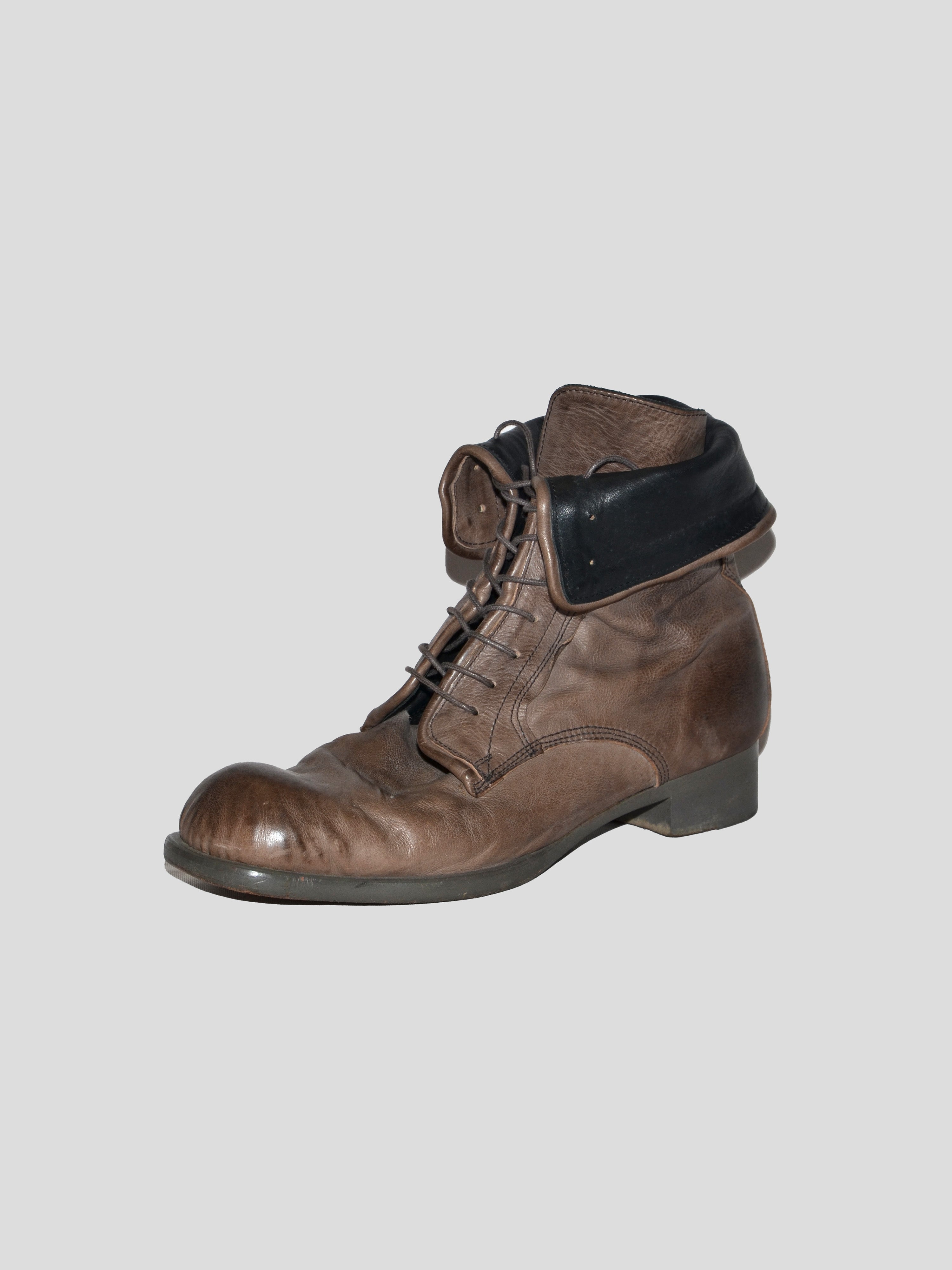 2000s Metal-wired Boots