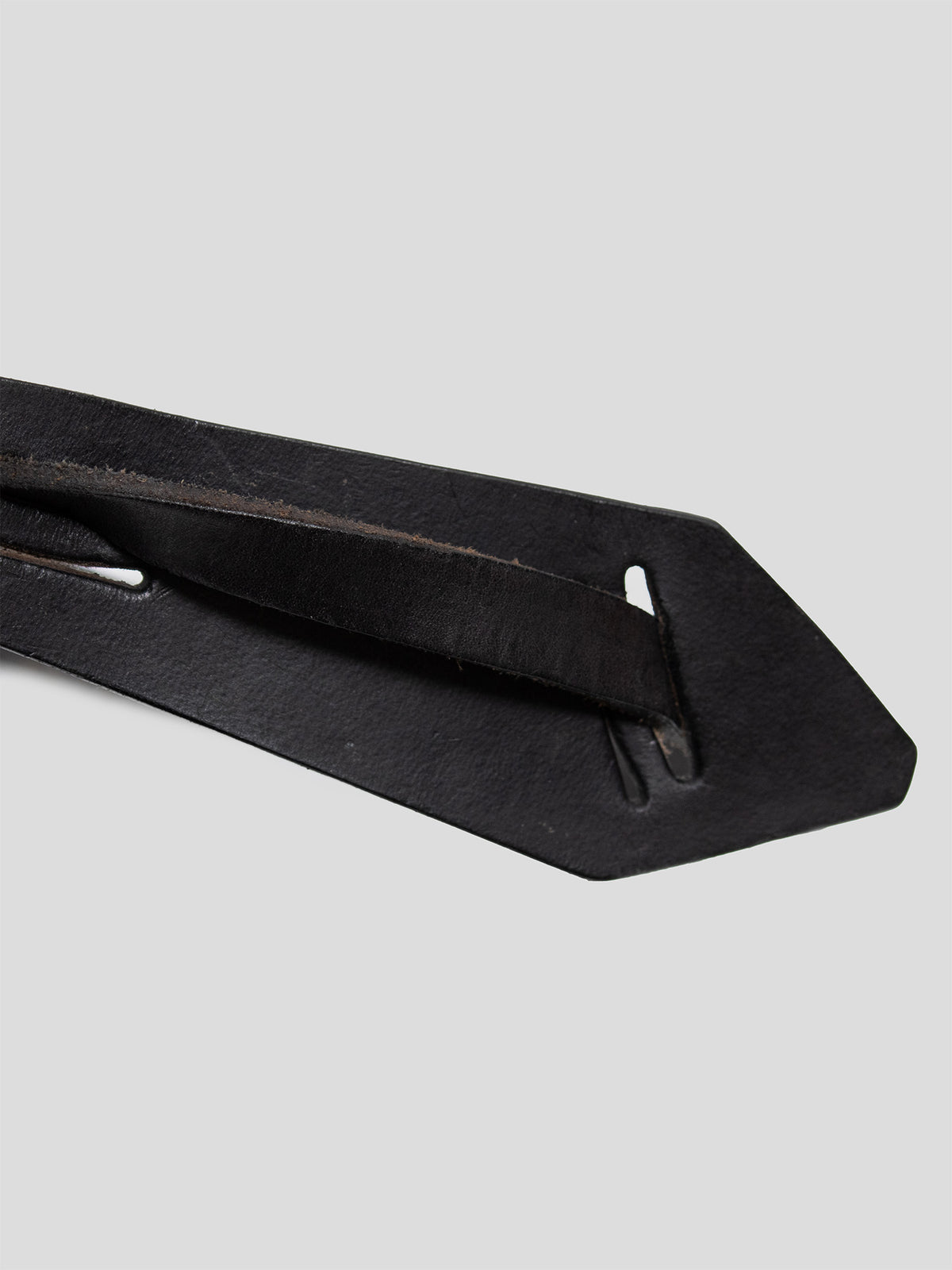Slit-Closure Leather Belt