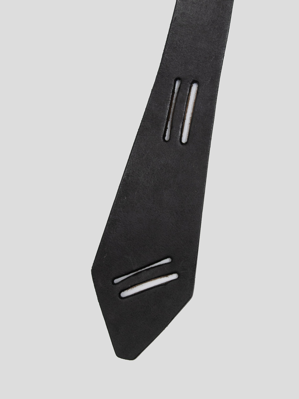 Slit-Closure Leather Belt