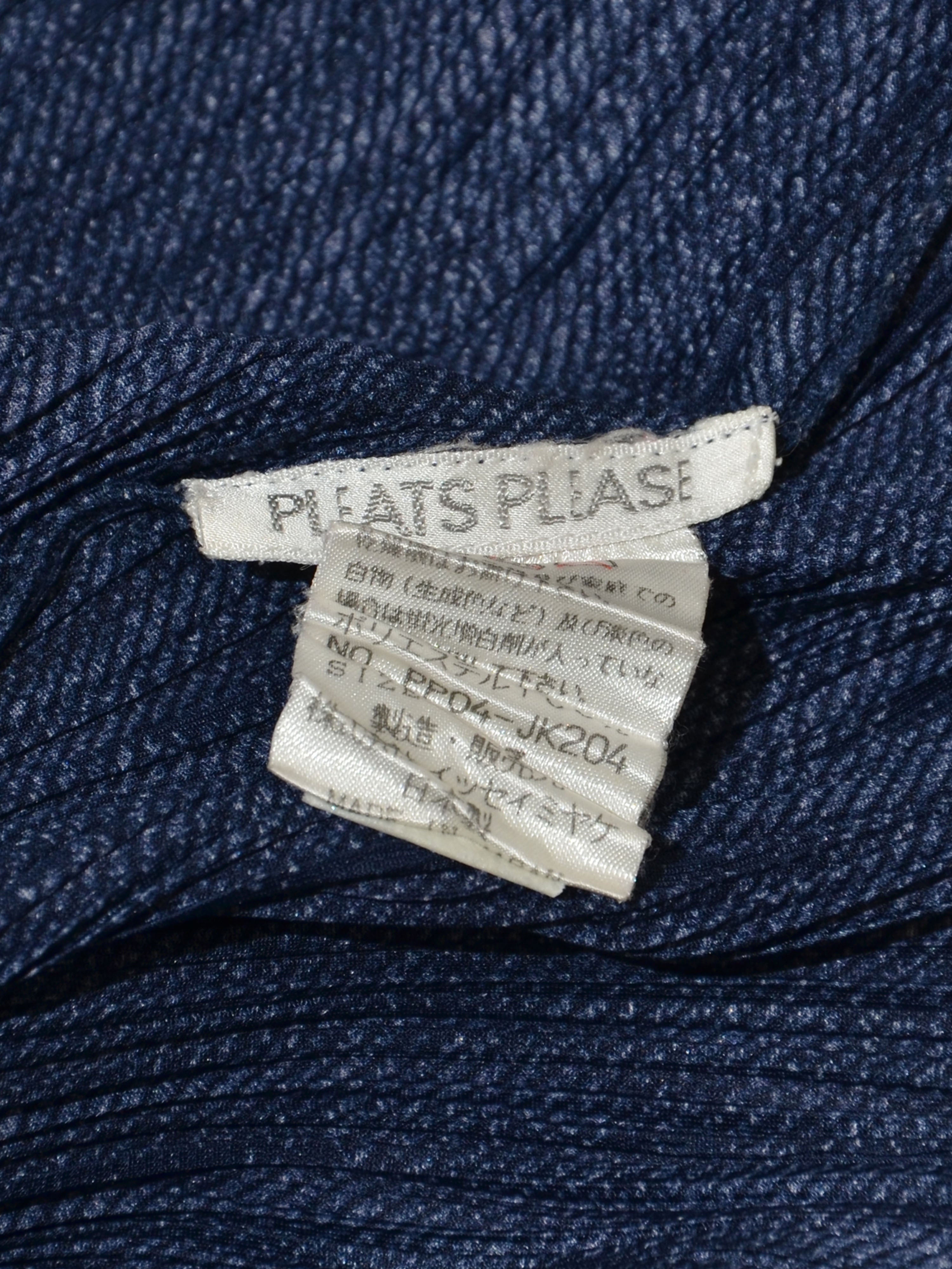 AW00 Pleated Mock Neck Top