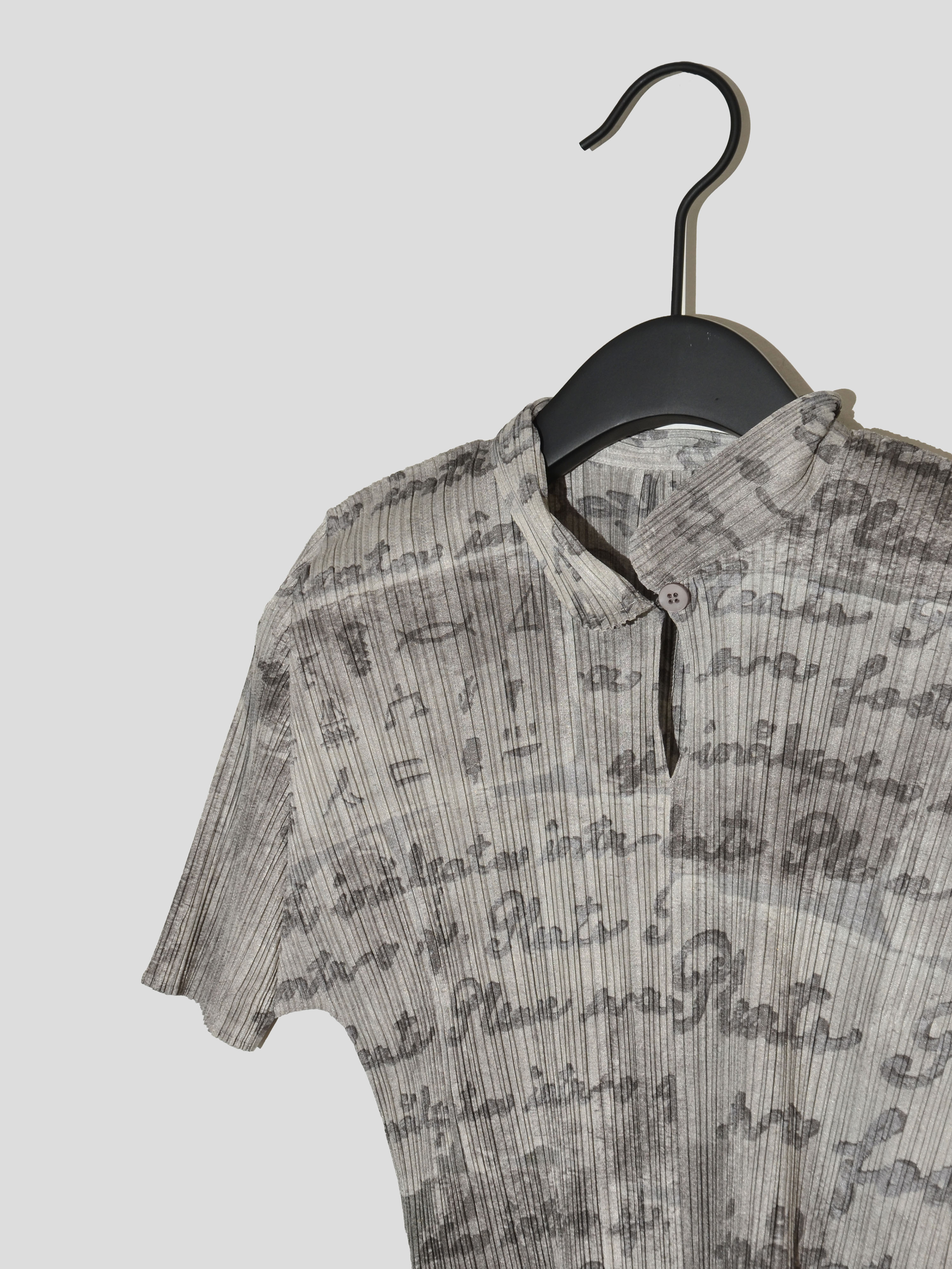SS06 Letter Print Pleated Top