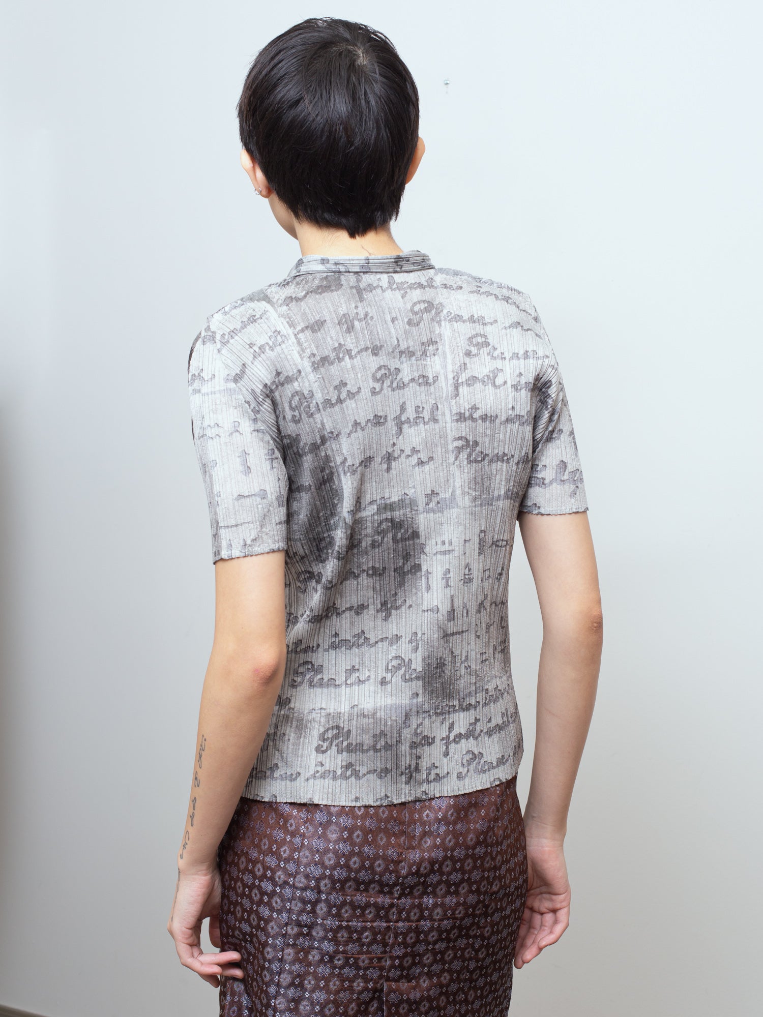 SS06 Letter Print Pleated Top